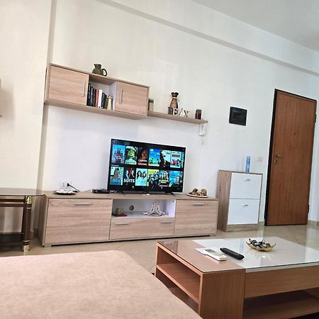 Modern , Quiet , Family Friendly & Fully Furnished Apartment Vlorë エクステリア 写真