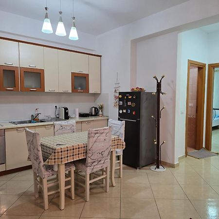 Modern , Quiet , Family Friendly & Fully Furnished Apartment Vlorë エクステリア 写真