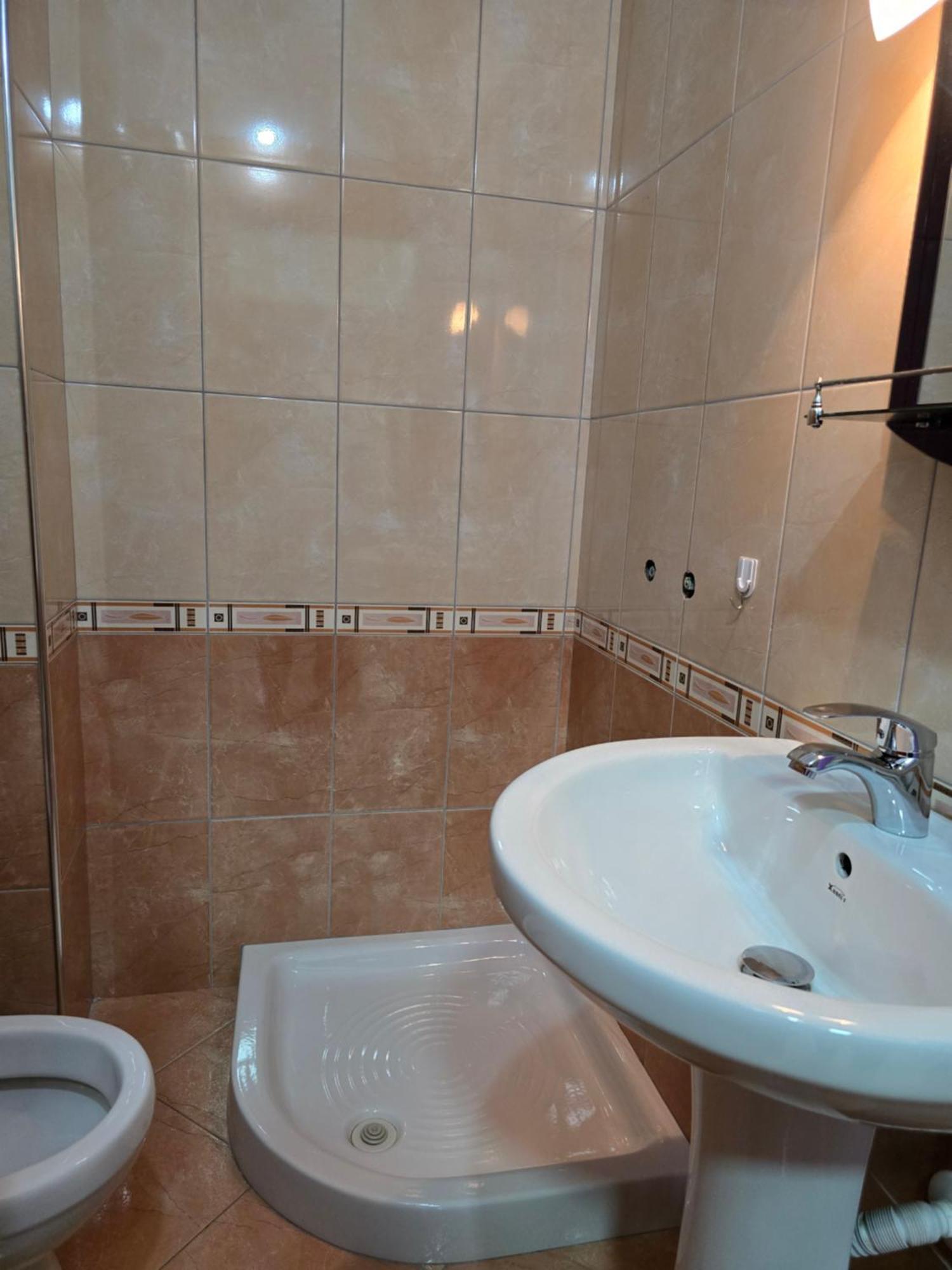 Modern , Quiet , Family Friendly & Fully Furnished Apartment Vlorë エクステリア 写真