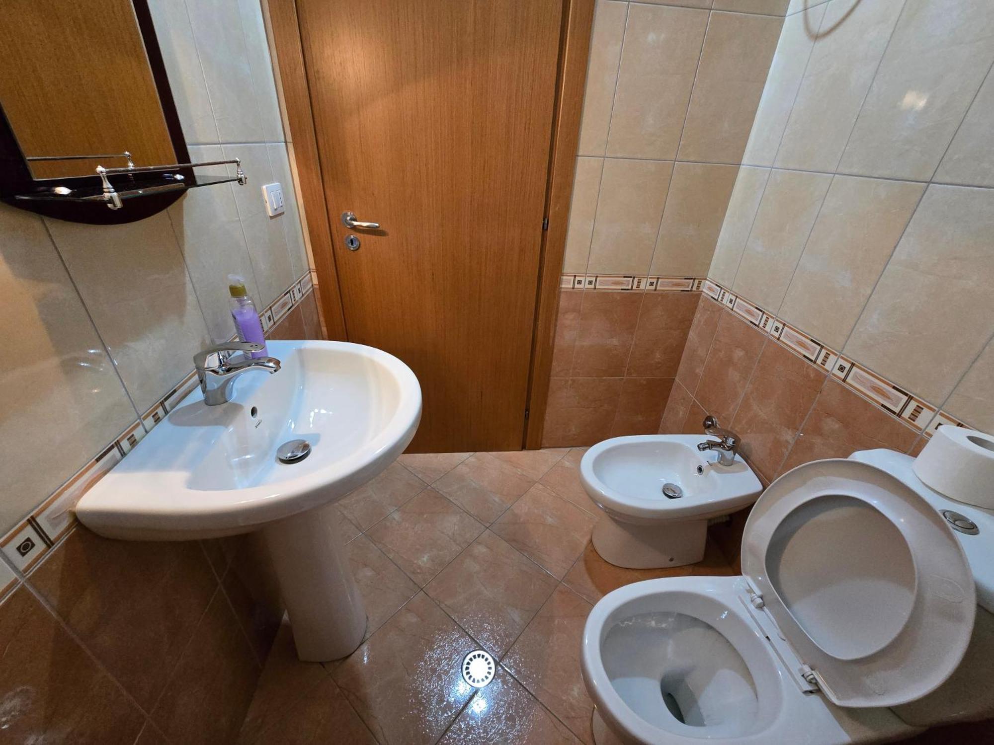 Modern , Quiet , Family Friendly & Fully Furnished Apartment Vlorë エクステリア 写真