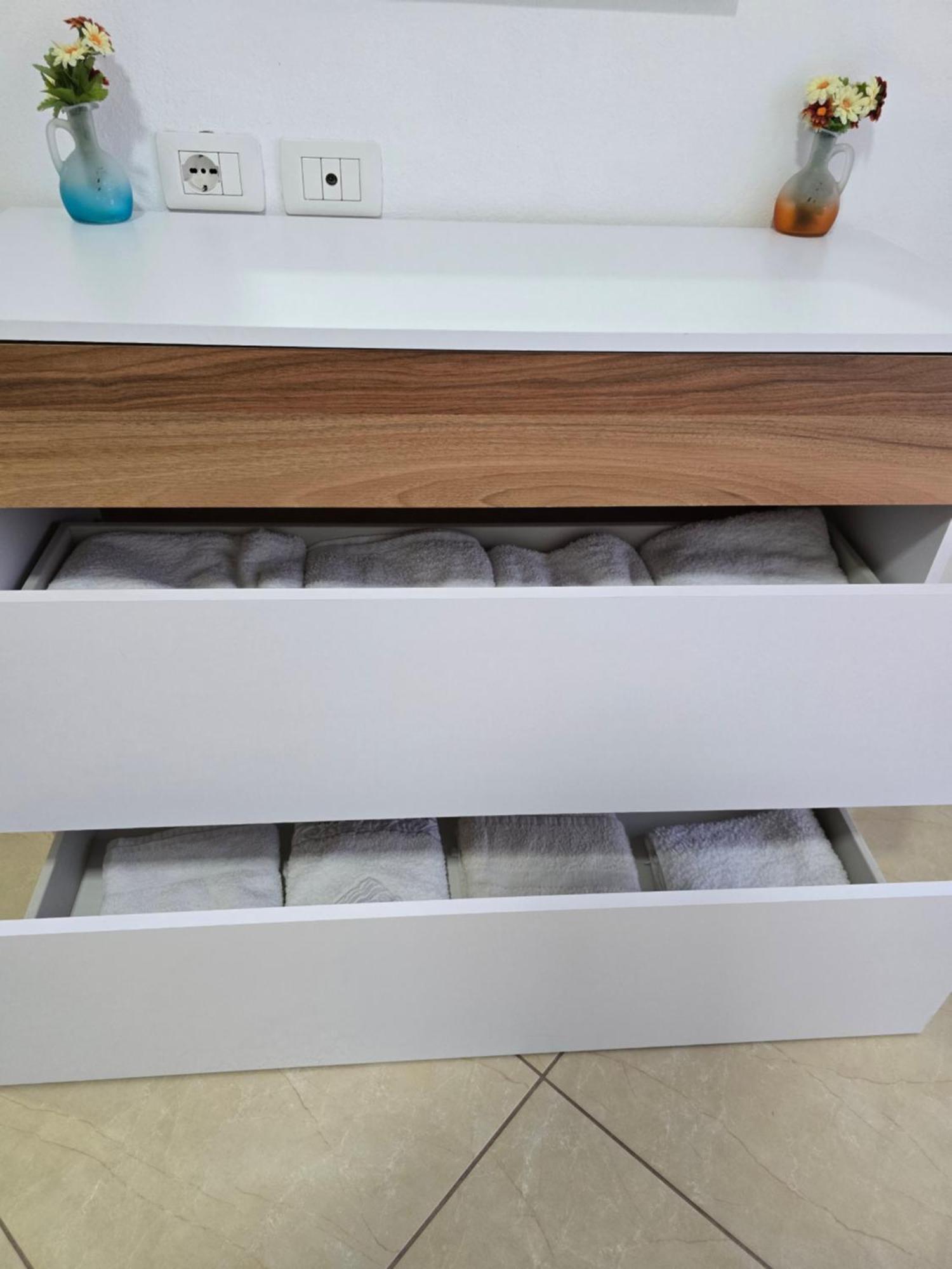 Modern , Quiet , Family Friendly & Fully Furnished Apartment Vlorë エクステリア 写真